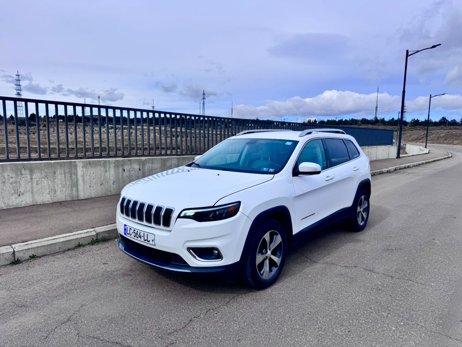 Jeep Cherokee - photo 1